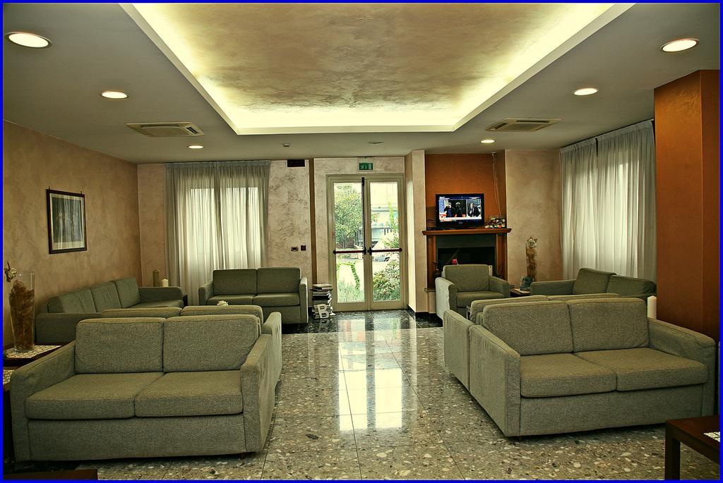 Hotel Meeting Ciampino Esterno foto