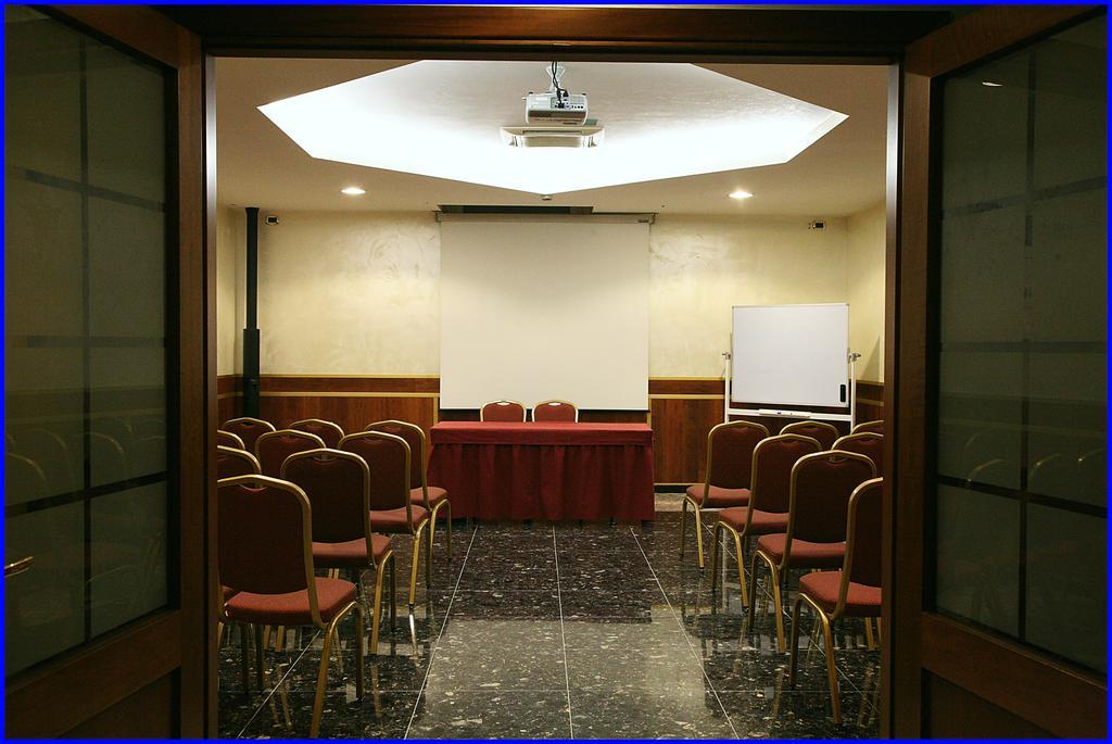 Hotel Meeting Ciampino Esterno foto
