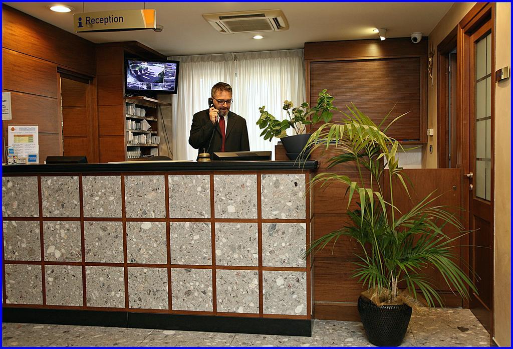 Hotel Meeting Ciampino Esterno foto