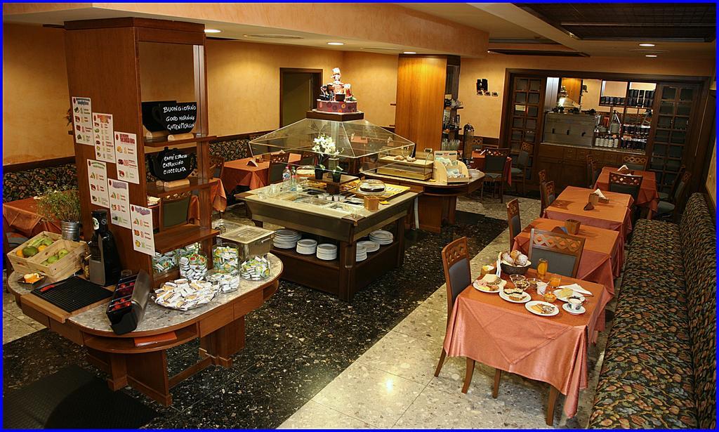 Hotel Meeting Ciampino Esterno foto
