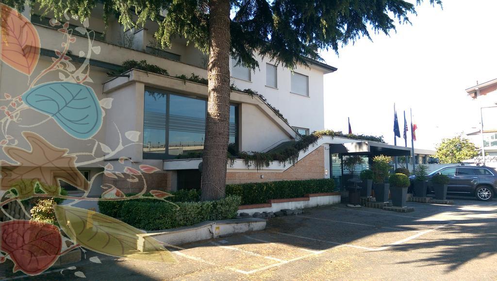 Hotel Meeting Ciampino Esterno foto